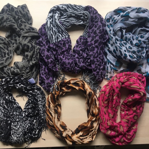 Accessories - Lot of leopard print scarves, infinity scarf